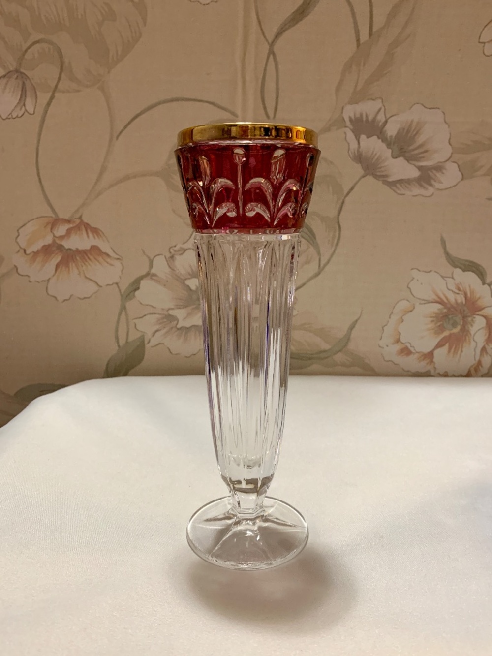 Anna Hutte Bleikristall 24% Lead Crystal Cranberry Flash Gold Trim 9" Vase
